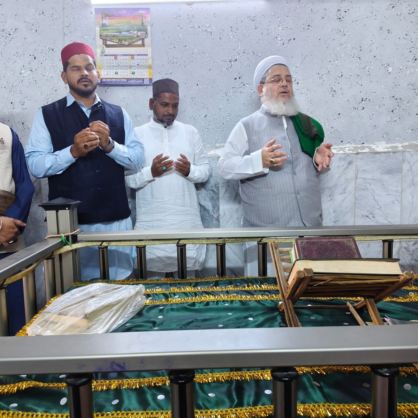 Sheikh Tanveer Hashmi at Bishr al-Hafi Shrine