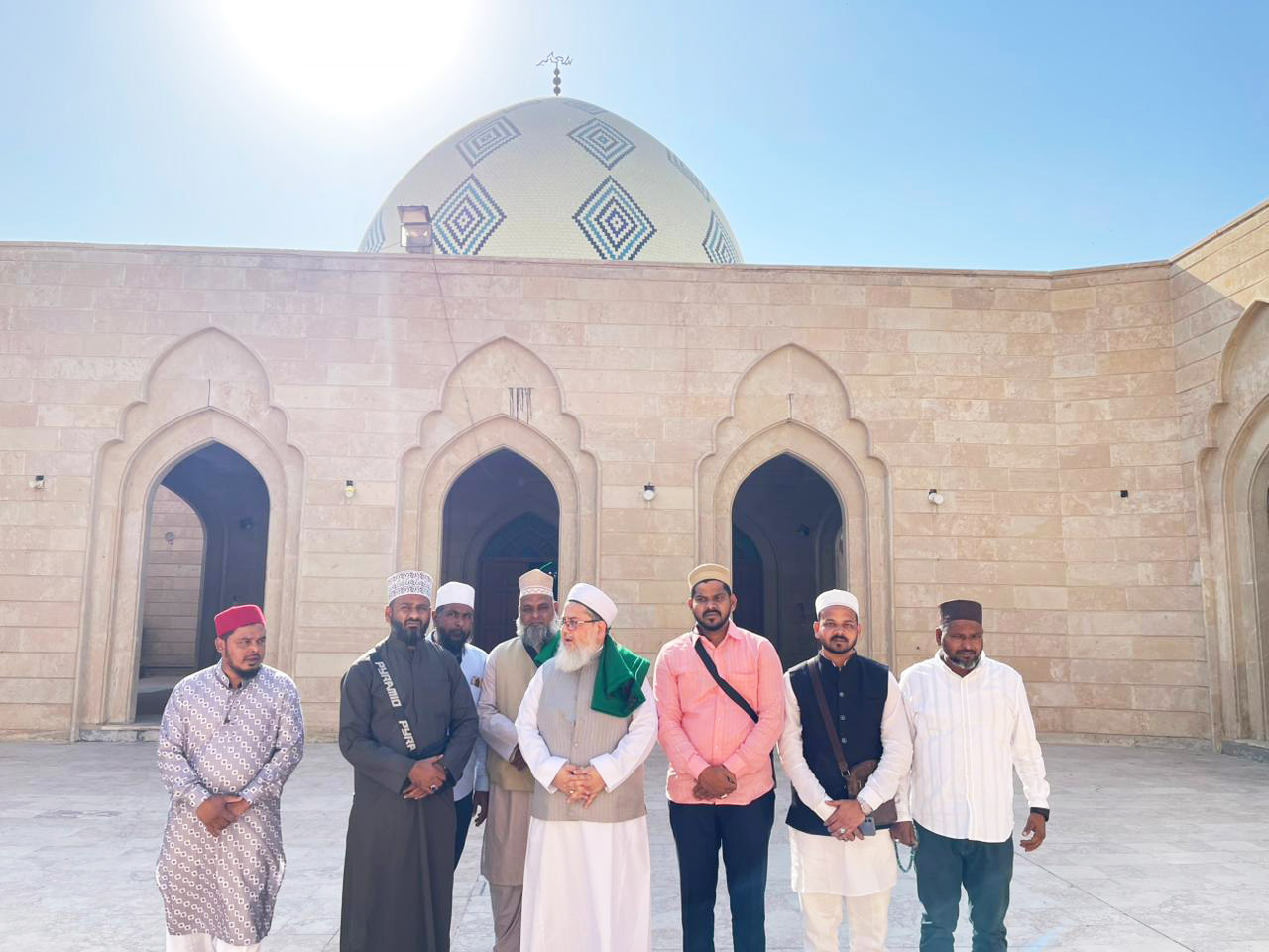 Pir Sayed Tanveer Hashmi at the grave of Hazrat Anas ibn Malik