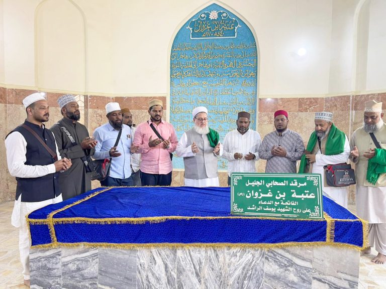 Pir Sayed Tanveer Hashmi at shrine of Sahabi E Rasool Hazrat Utba Bin Ghazwan (RA)