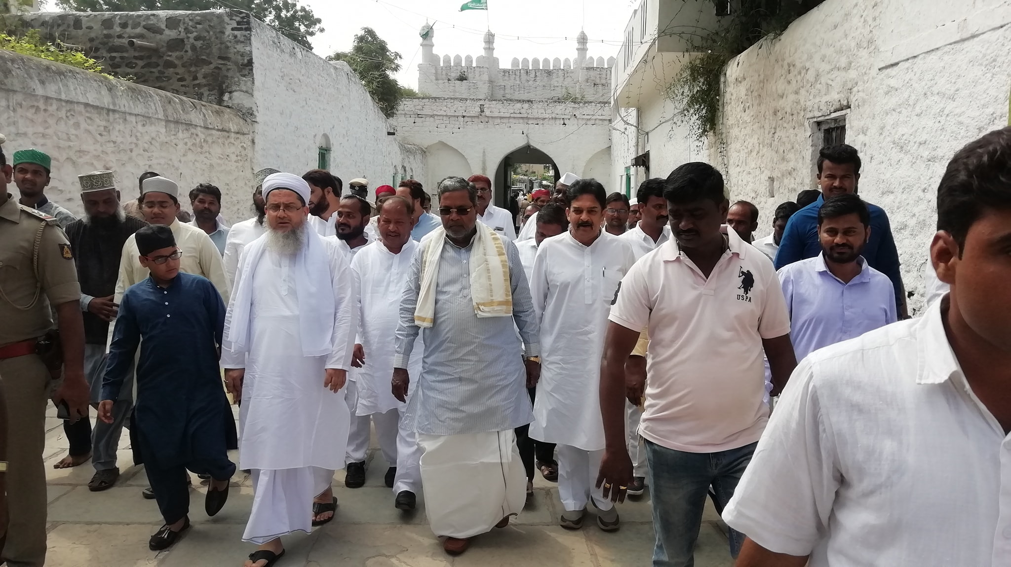 Chief Minister at Dargah Hashimpeer