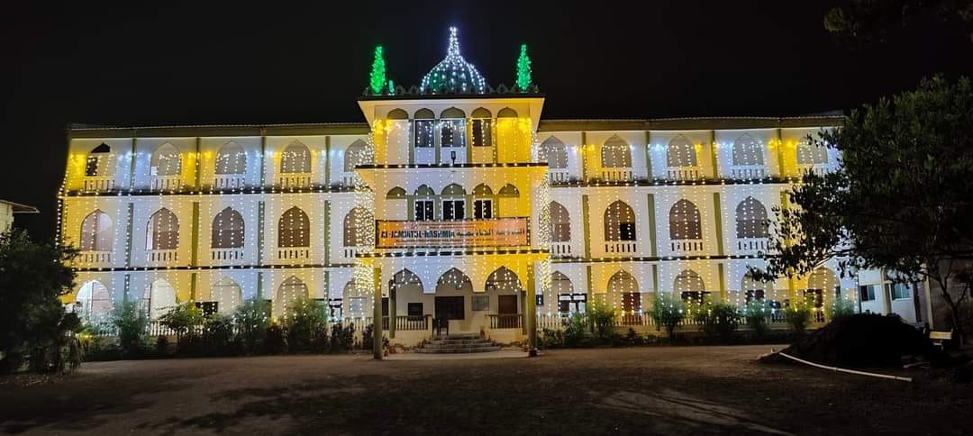 Jamiatul Hashmia at night